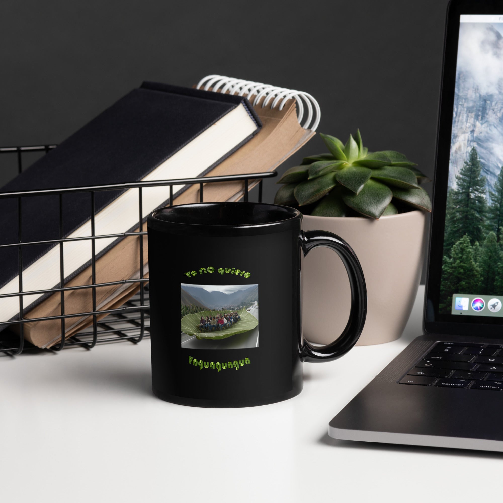 Yo no quiero Yaguaguagua Black Glossy Mug